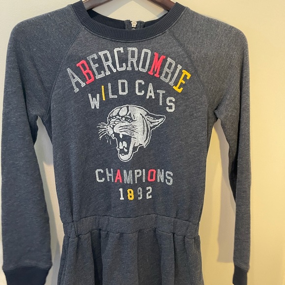 ABERCROMBIE JUMPER - Picture 1 of 4